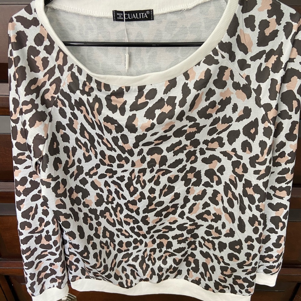 Light leopard print sweatshirt